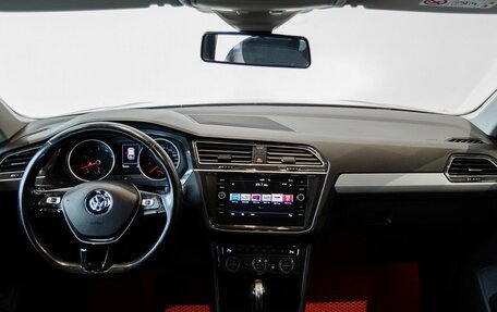 Volkswagen Tiguan II, 2019 год, 2 200 000 рублей, 13 фотография