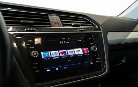 Volkswagen Tiguan II, 2019 год, 2 200 000 рублей, 18 фотография