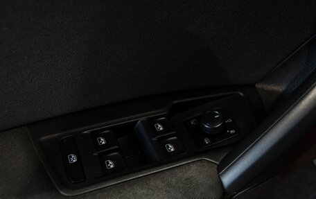 Volkswagen Tiguan II, 2019 год, 2 200 000 рублей, 21 фотография