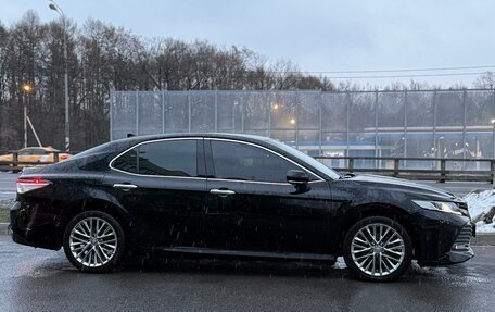 Toyota Camry, 2019 год, 2 700 000 рублей, 4 фотография