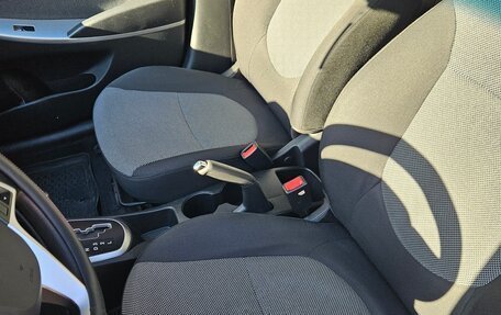 Hyundai Solaris II рестайлинг, 2011 год, 950 000 рублей, 13 фотография