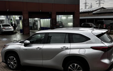 Toyota Highlander, 2022 год, 5 200 000 рублей, 7 фотография