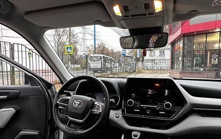 Toyota Highlander, 2022 год, 5 200 000 рублей, 10 фотография