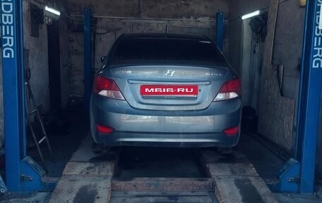 Hyundai Solaris II рестайлинг, 2013 год, 735 000 рублей, 1 фотография