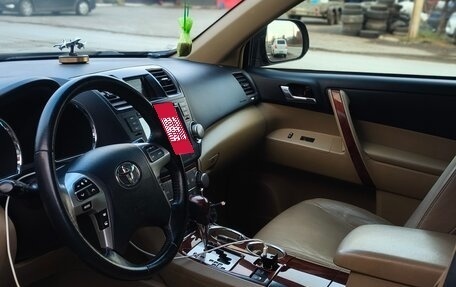 Toyota Highlander III, 2012 год, 1 750 000 рублей, 2 фотография