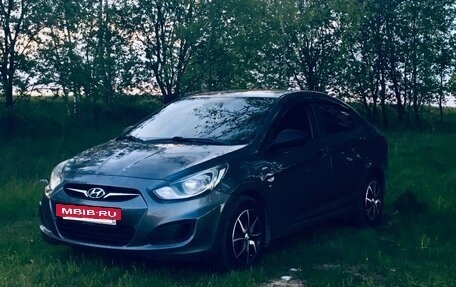 Hyundai Solaris II рестайлинг, 2013 год, 735 000 рублей, 3 фотография