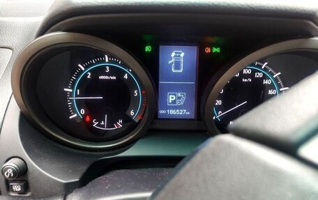 Toyota Land Cruiser Prado 150 рестайлинг 2, 2013 год, 2 750 000 рублей, 6 фотография