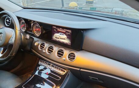 Mercedes-Benz E-Класс, 2016 год, 3 000 000 рублей, 5 фотография