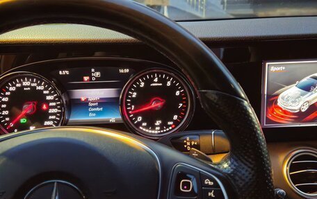 Mercedes-Benz E-Класс, 2016 год, 3 000 000 рублей, 22 фотография