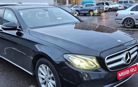 Mercedes-Benz E-Класс, 2016 год, 3 000 000 рублей, 17 фотография