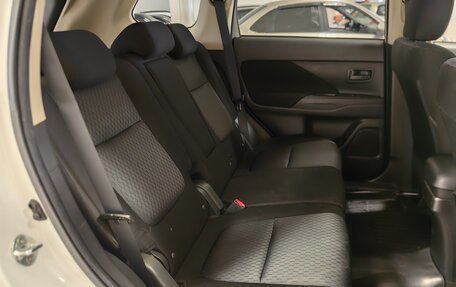 Mitsubishi Outlander III рестайлинг 3, 2015 год, 1 199 000 рублей, 9 фотография