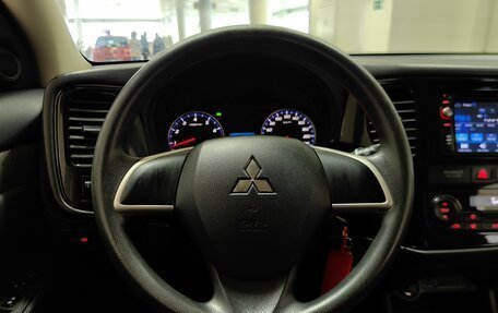 Mitsubishi Outlander III рестайлинг 3, 2015 год, 1 199 000 рублей, 11 фотография