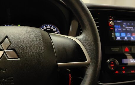 Mitsubishi Outlander III рестайлинг 3, 2015 год, 1 199 000 рублей, 18 фотография