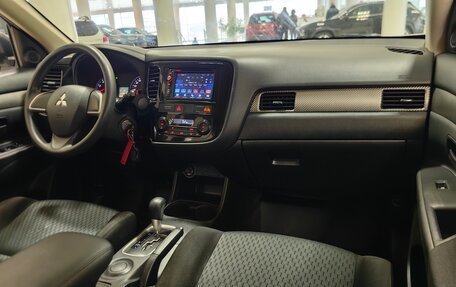 Mitsubishi Outlander III рестайлинг 3, 2015 год, 1 199 000 рублей, 13 фотография