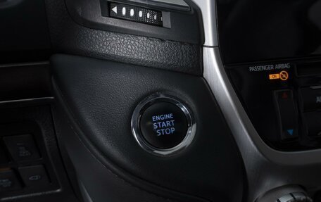 Toyota Land Cruiser 200, 2017 год, 5 775 000 рублей, 22 фотография