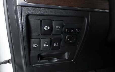 Toyota Land Cruiser 200, 2017 год, 5 775 000 рублей, 25 фотография