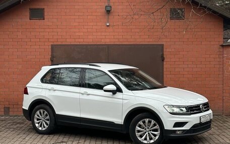 Volkswagen Tiguan II, 2020 год, 2 198 000 рублей, 2 фотография