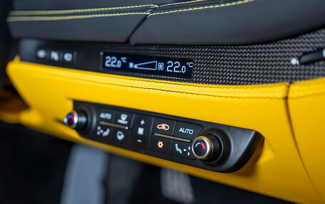 Ferrari F8, 2021 год, 33 000 000 рублей, 19 фотография