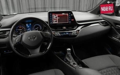 Toyota C-HR I рестайлинг, 2020 год, 2 980 000 рублей, 9 фотография