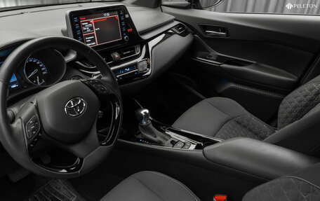 Toyota C-HR I рестайлинг, 2020 год, 2 980 000 рублей, 16 фотография