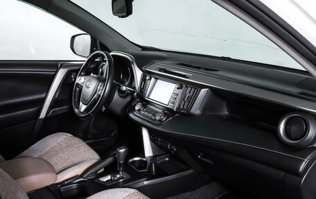 Toyota RAV4, 2017 год, 2 377 000 рублей, 11 фотография