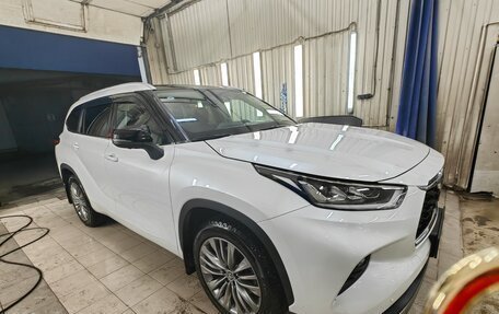Toyota Highlander, 2024 год, 6 200 000 рублей, 2 фотография