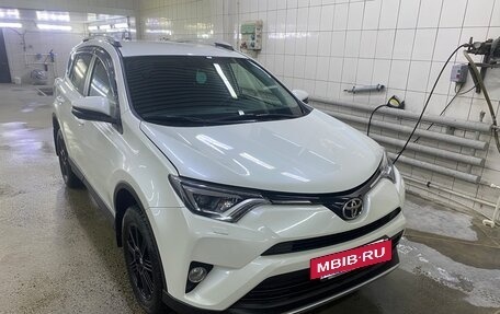 Toyota RAV4, 2017 год, 3 200 000 рублей, 2 фотография