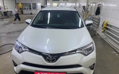 Toyota RAV4, 2017 год, 3 200 000 рублей, 3 фотография