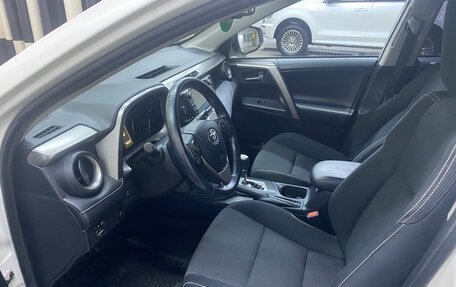 Toyota RAV4, 2017 год, 3 200 000 рублей, 14 фотография