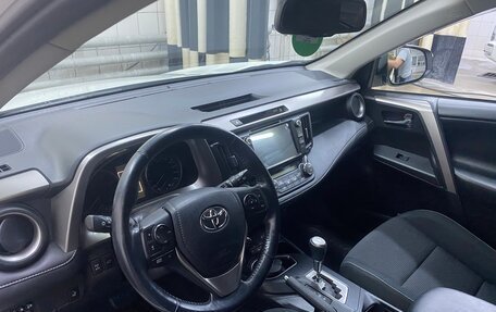 Toyota RAV4, 2017 год, 3 200 000 рублей, 13 фотография