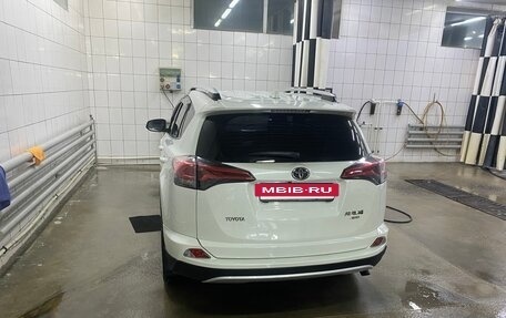 Toyota RAV4, 2017 год, 3 200 000 рублей, 12 фотография
