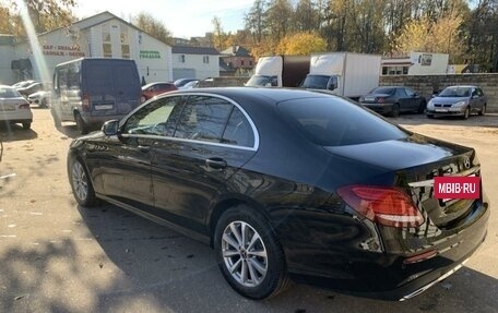 Mercedes-Benz E-Класс, 2020 год, 250 000 рублей, 3 фотография