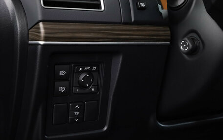 Toyota Land Cruiser Prado 150 рестайлинг 2, 2018 год, 5 489 898 рублей, 15 фотография