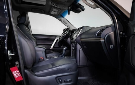 Toyota Land Cruiser Prado 150 рестайлинг 2, 2018 год, 5 489 898 рублей, 28 фотография