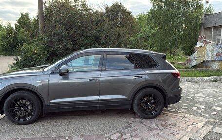 Volkswagen Touareg III, 2018 год, 3 920 000 рублей, 2 фотография