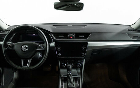 Skoda Superb III рестайлинг, 2019 год, 2 590 000 рублей, 13 фотография