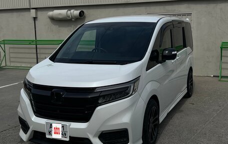 Honda Stepwgn IV, 2017 год, 2 170 000 рублей, 2 фотография