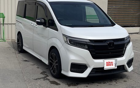 Honda Stepwgn IV, 2017 год, 2 170 000 рублей, 3 фотография