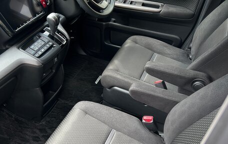 Honda Stepwgn IV, 2017 год, 2 170 000 рублей, 12 фотография