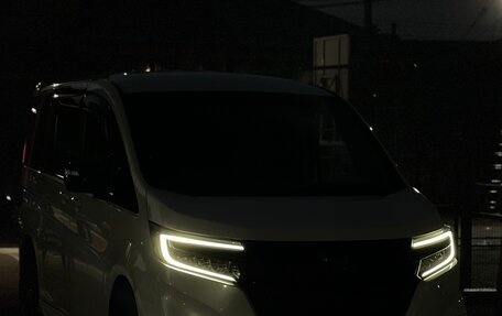 Honda Stepwgn IV, 2017 год, 2 170 000 рублей, 8 фотография