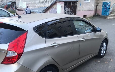 Hyundai Solaris II рестайлинг, 2011 год, 720 000 рублей, 5 фотография