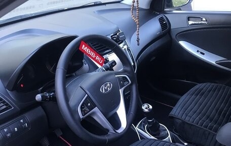 Hyundai Solaris II рестайлинг, 2011 год, 720 000 рублей, 2 фотография