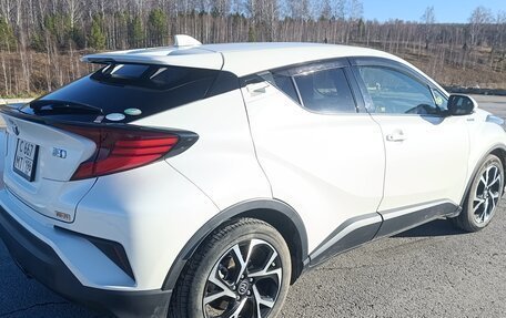 Toyota C-HR I рестайлинг, 2020 год, 2 800 000 рублей, 3 фотография