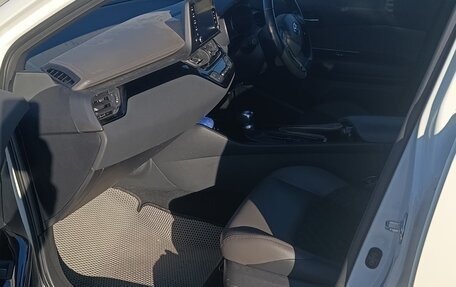 Toyota C-HR I рестайлинг, 2020 год, 2 800 000 рублей, 9 фотография