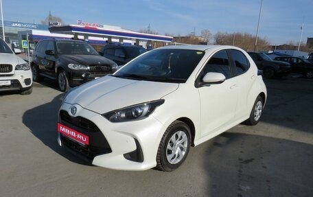 Toyota Yaris, 2020 год, 1 290 000 рублей, 3 фотография