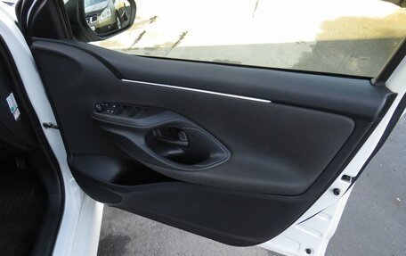 Toyota Yaris, 2020 год, 1 290 000 рублей, 10 фотография