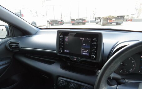 Toyota Yaris, 2020 год, 1 290 000 рублей, 15 фотография