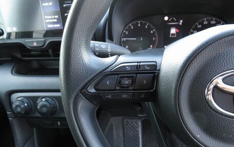 Toyota Yaris, 2020 год, 1 290 000 рублей, 21 фотография