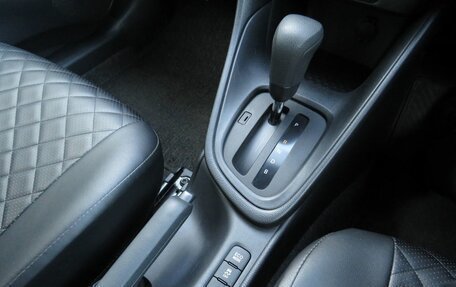 Toyota Yaris, 2020 год, 1 290 000 рублей, 19 фотография