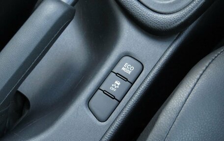 Toyota Yaris, 2020 год, 1 290 000 рублей, 20 фотография